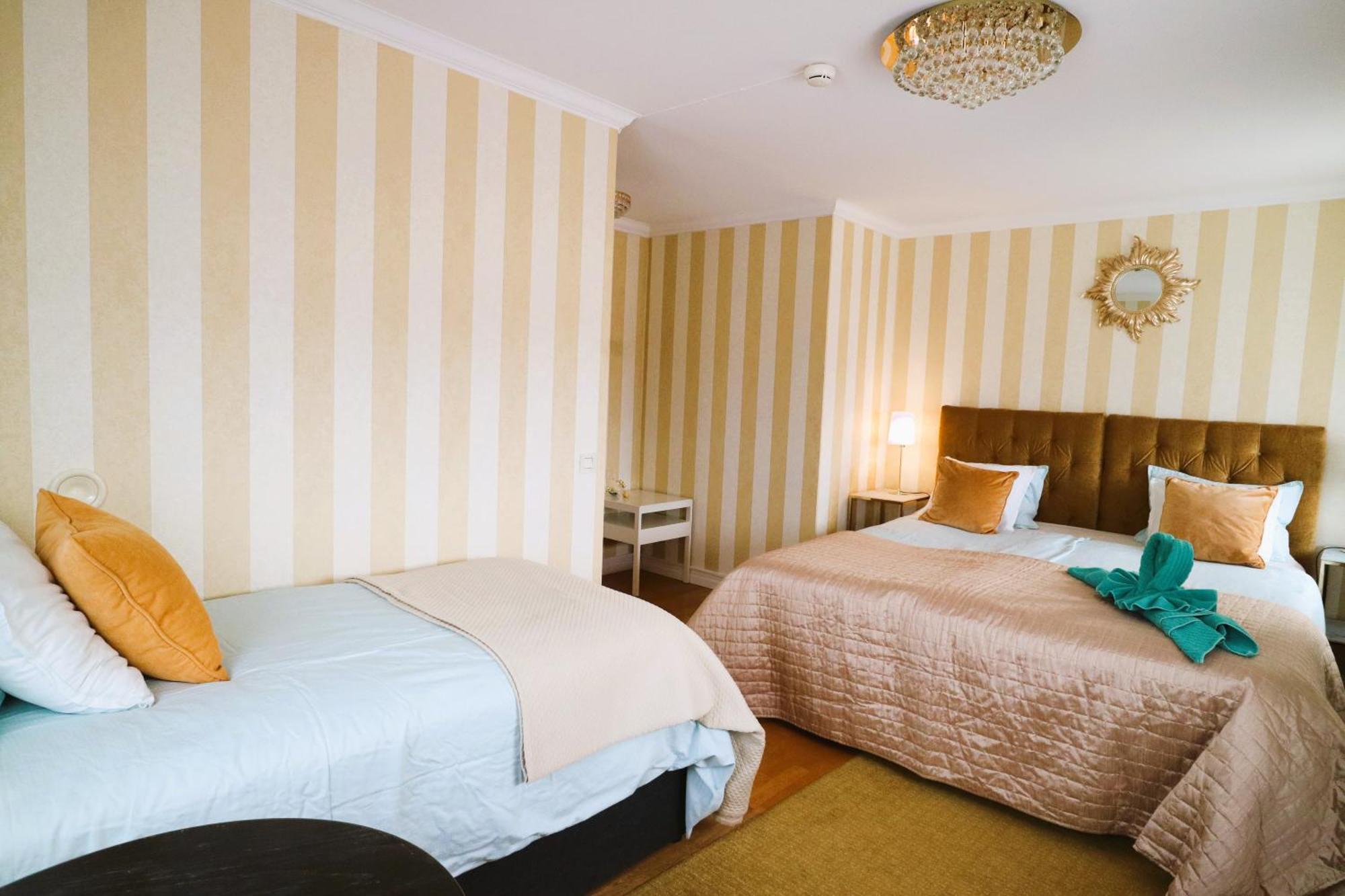 Vaenerport Lakefront Hotell Мариестад Екстериор снимка