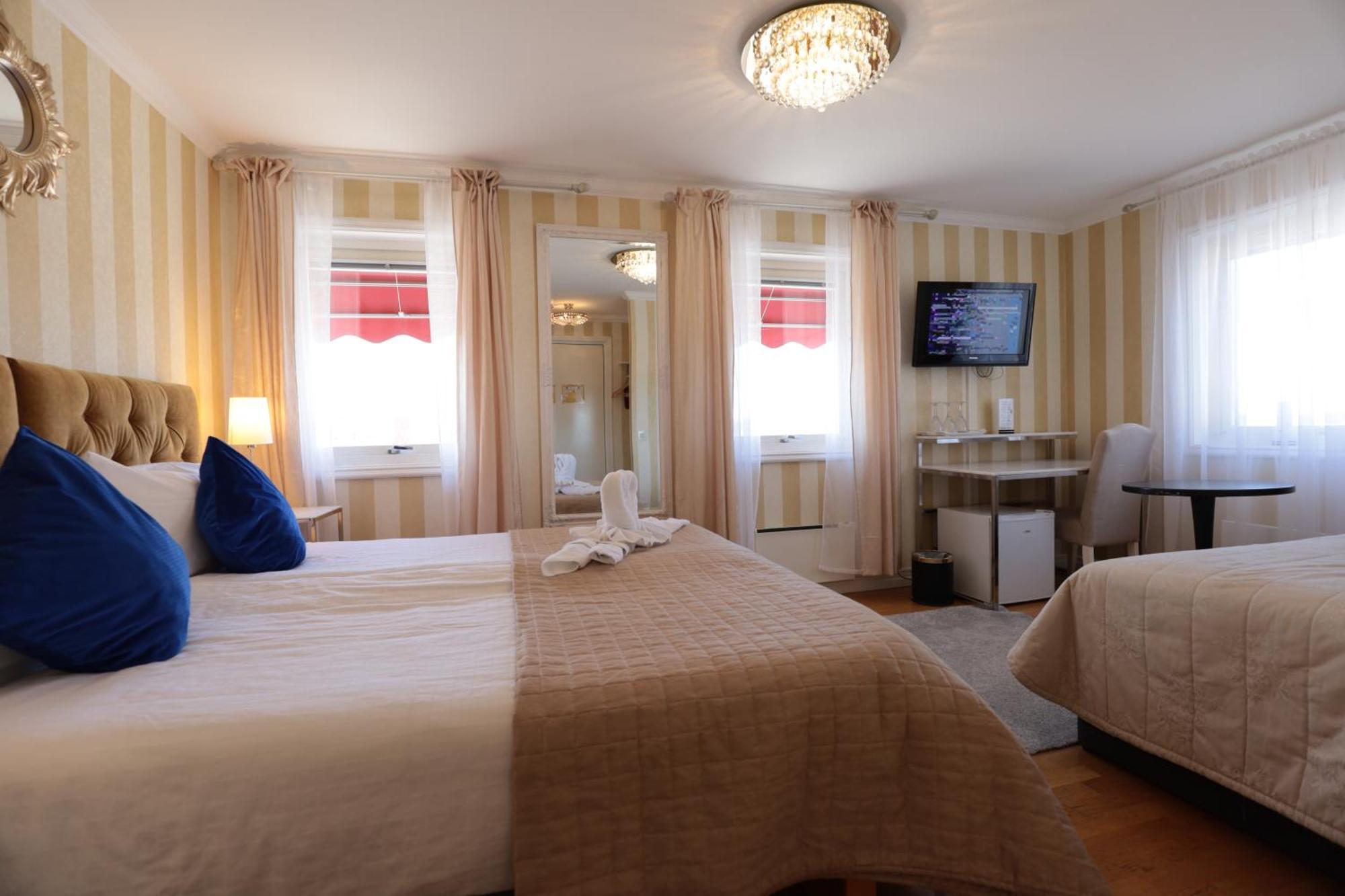 Vaenerport Lakefront Hotell Мариестад Екстериор снимка