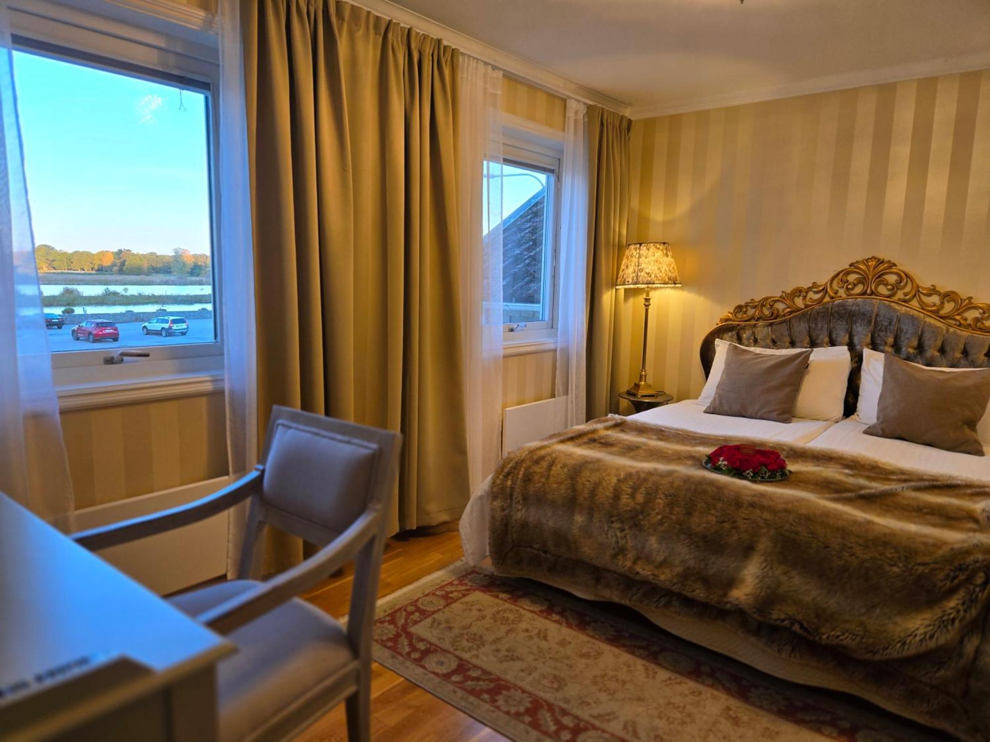 Vaenerport Lakefront Hotell Мариестад Екстериор снимка