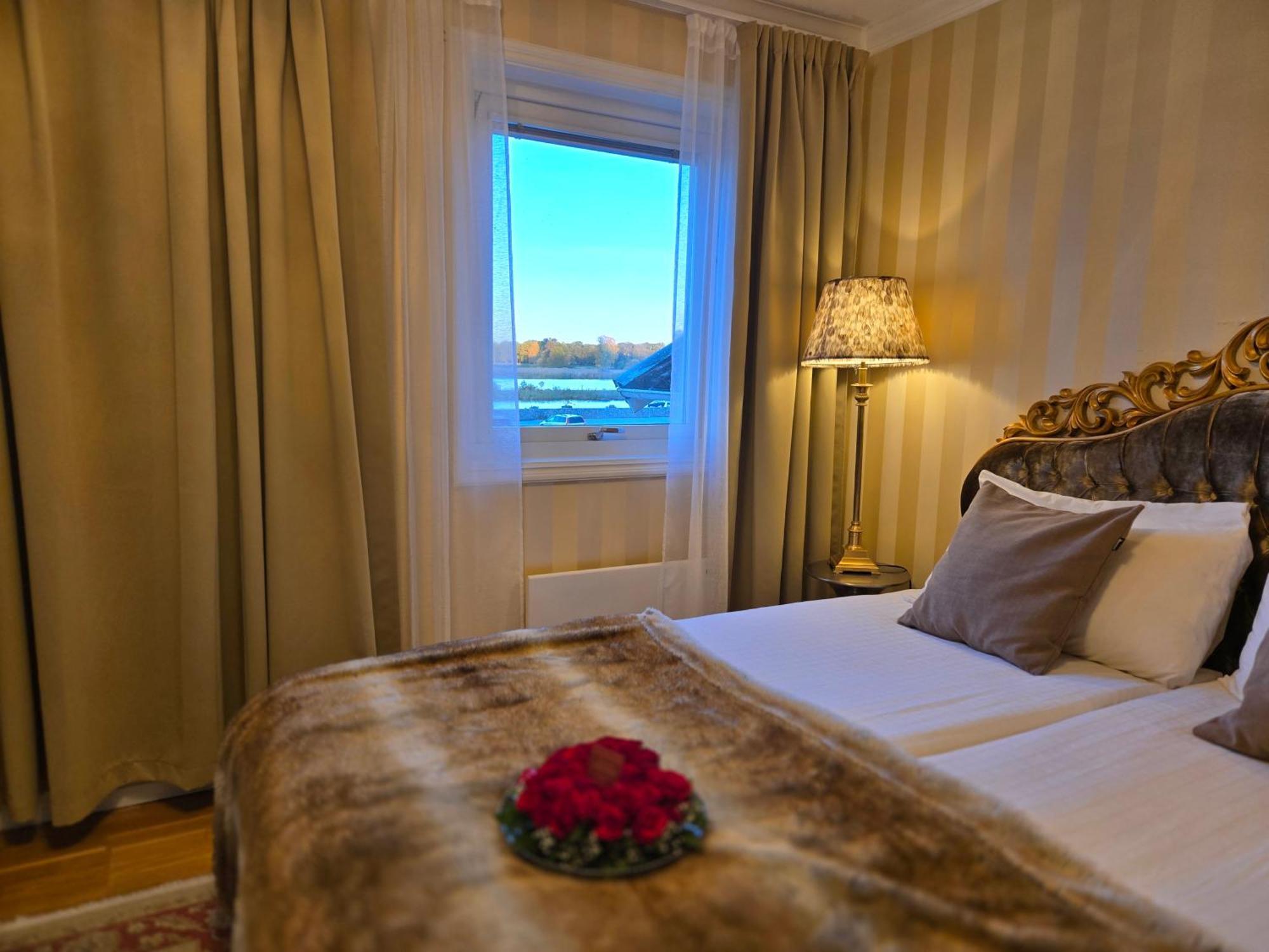 Vaenerport Lakefront Hotell Мариестад Екстериор снимка